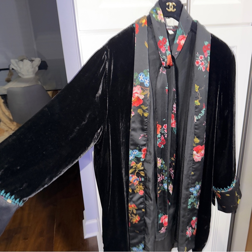 Large Johnny Was Velvet Jacket Robe - Picture 3 of 7